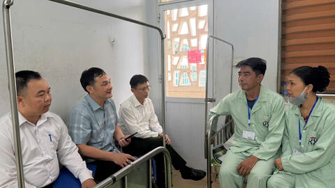 Chi cục Kiểm lâm tỉnh Lai Châu thăm hỏi, trao hỗ trợ gia đình công chức mắc bệnh hiểm nghèo