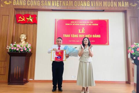 LỄ TRAO TẶNG HUY HIỆU 30 NĂM TUỔI ĐẢNG