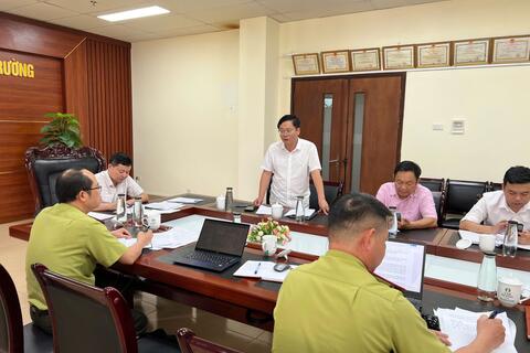 Sở Nông nghiệp và Môi trường làm việc với các doanh nghiệp trồng rừng để nắm bắt khó khăn vướng mắc và bàn các giải pháp để đẩy nhanh tiến độ thực hiện các dự án đầu tư trồng rừng trên địa bàn tỉnh