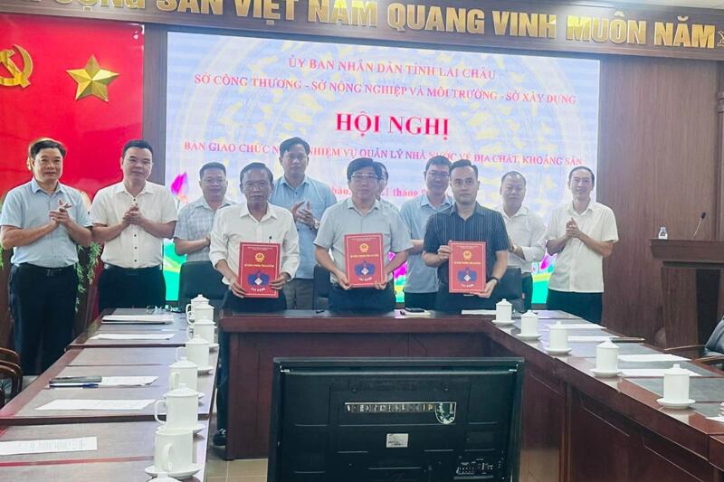 BÀN GIAO CHỨC NĂNG, NHIỆM VỤ QUẢN LÝ NHÀ NƯỚC VỀ ĐỊA CHẤT, KHOÁNG SẢN