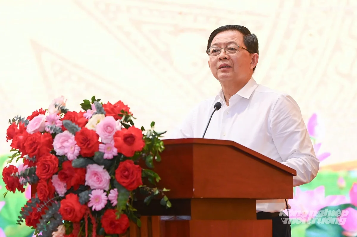 Phó Thủ tướng cho biết, ngành Nông nghiệp và Môi trường là một trong số ít ngành đạt và vượt hầu hết các chỉ tiêu được giao. Tốc độ tăng trưởng toàn ngành ước đạt 3,8%, vượt kế hoạch 3,7%, tạo cơ sở để hoàn thành mục tiêu cả năm. Ảnh: Tùng Đinh. Phó Thủ tướng cho biết, ngành Nông nghiệp và Môi trường là một trong số ít ngành đạt và vượt hầu hết các chỉ tiêu được giao. Tốc độ tăng trưởng toàn ngành ước đạt 3,8%, vượt kế hoạch 3,7%, tạo cơ sở để hoàn thành mục tiêu cả năm. Ảnh: Tùng Đinh.